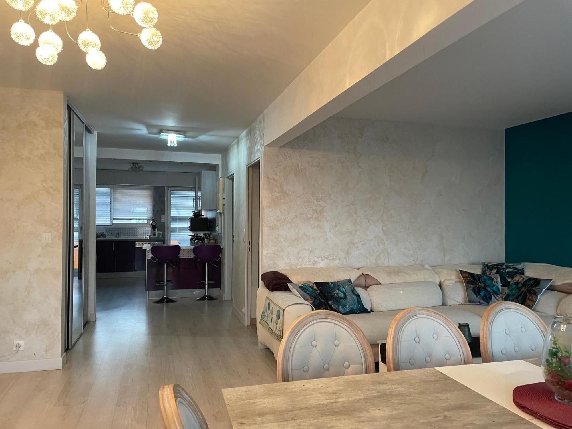 Bel Appartement Lumineux De 100M2 6 Places 3 Chambres Au 3E Etage Avec Ascenseur -A 5Mn A Pied Du Parc Des Expositions Congres De Dijon Et Eng Et 10Mn Du Centre Ville Place Parking Devant L'Immeuble Exterior photo